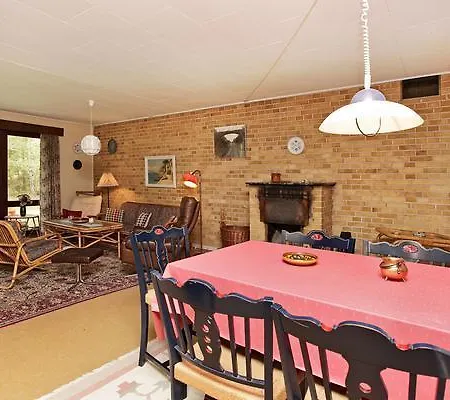 Casa vacanze Three-bedroom Holiday In 4